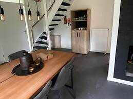 Restyled House With two Bathrooms, Breda at 10 km