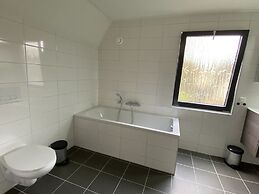 Restyled House With two Bathrooms, Breda at 10 km