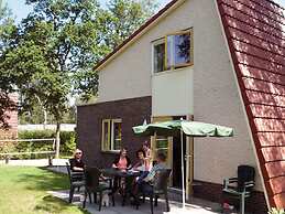 Detached Forest Villa With Dishwasher at De Veluwe
