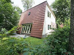 Detached Forest Villa With Dishwasher at De Veluwe