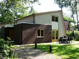 Detached Forest Villa With Dishwasher at De Veluwe