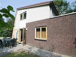 Detached Forest Villa With Dishwasher at De Veluwe