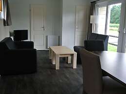 Chalet With 2 Bathrooms and a Boat, Near Giethoorn