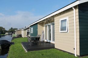 Cozy Chalet With Sloop in Giethoorn