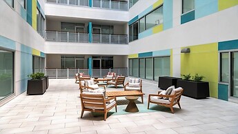 Bold CozySuites w/pool, gym, roof #6