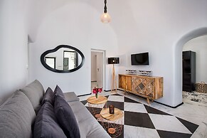 Stunning Villa, Private hot tub in Thera Santorini