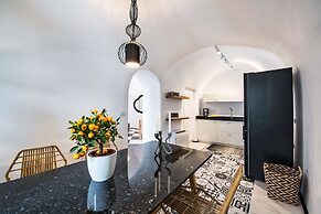 Stunning Villa, Private hot tub in Thera Santorini