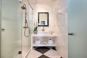 Stunning Villa, Private hot tub in Thera Santorini