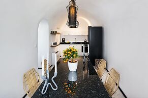 Stunning Villa, Private hot tub in Thera Santorini