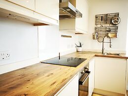 Seaside Apartment in the Heart of East Wittering Village