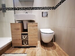 Seaside Apartment in the Heart of East Wittering Village