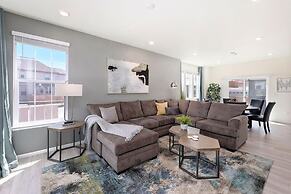 Modern & Stunning Home near Breweries and Old Town!