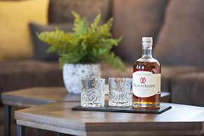 Modern & Stunning Home near Breweries and Old Town!