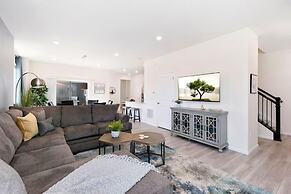 Modern & Stunning Home near Breweries and Old Town!