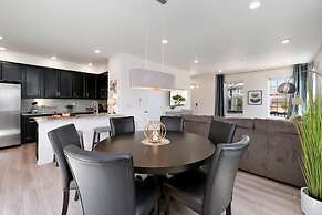Modern & Stunning Home near Breweries and Old Town!