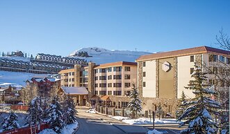 Grand Lodge 1-Bedroom Condo with 3 Queens & Close to Everything 1 Cond