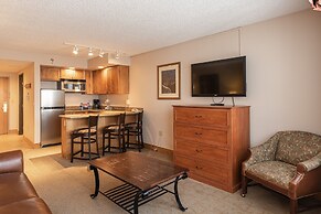 Grand Lodge 1-Bedroom Condo with 3 Queens & Close to Everything 1 Cond