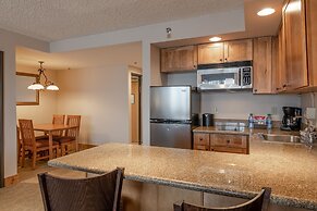 Grand Lodge 1-Bedroom Condo with 3 Queens & Close to Everything 1 Cond