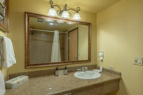 Grand Lodge 1-Bedroom Condo with 3 Queens & Close to Everything 1 Cond