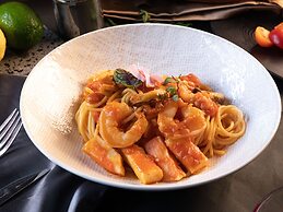 Moxy Shenzhen North Station