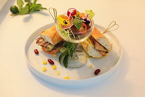 Moxy Shenzhen North Station