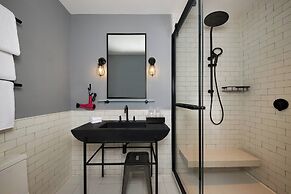 Moxy Shenzhen North Station