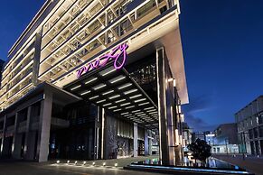 Moxy Shenzhen North Station