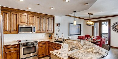 Highlands Slopeside #207 3 Bedroom Condo by RedAwning