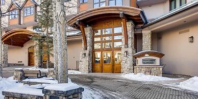 Highlands Slopeside #207 3 Bedroom Condo by RedAwning