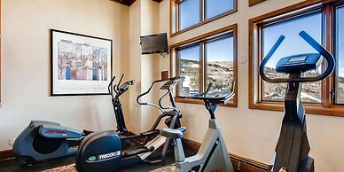 Highlands Slopeside #207 3 Bedroom Condo by RedAwning