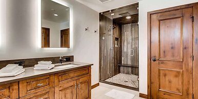 Highlands Slopeside #207 3 Bedroom Condo by RedAwning