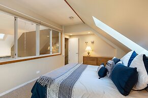 2105 The Pines 3 Bedroom Condo by RedAwning