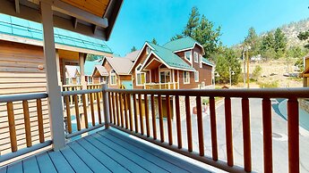 Mammoth Gateway Village 7 Pet-Friendly, Mountain Modern with Private J