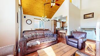 Mammoth Gateway Village 7 Pet-Friendly, Mountain Modern with Private J