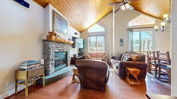 Mammoth Gateway Village 7 Pet-Friendly, Mountain Modern with Private J