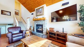 Mammoth Gateway Village 7 Pet-Friendly, Mountain Modern with Private J