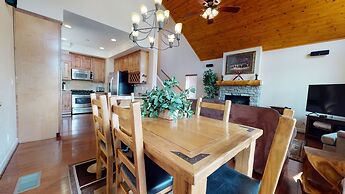 Mammoth Gateway Village 7 Pet-Friendly, Mountain Modern with Private J