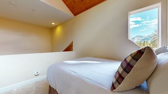 Mammoth Gateway Village 7 Pet-Friendly, Mountain Modern with Private J