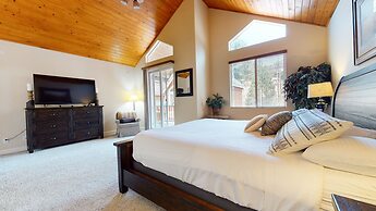 Mammoth Gateway Village 7 Pet-Friendly, Mountain Modern with Private J