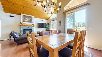 Mammoth Gateway Village 7 Pet-Friendly, Mountain Modern with Private J