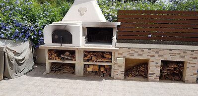 Rustic Villa With Pool, Sleeps 6 & Terrace