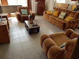 Rustic Villa With Pool, Sleeps 6 & Terrace