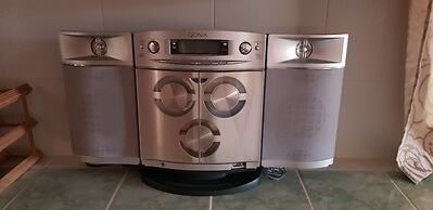 Rustic Villa With Pool, Sleeps 6 & Terrace