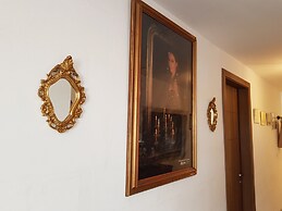 Rustic Villa With Pool, Sleeps 6 & Terrace