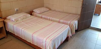 Rustic Villa With Pool, Sleeps 6 & Terrace