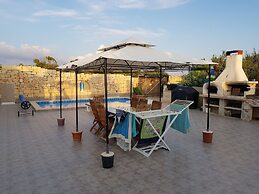 Rustic Villa With Pool, Sleeps 6 & Terrace