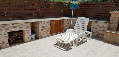 Rustic Villa With Pool, Sleeps 6 & Terrace