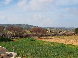 Rustic Villa With Pool, Sleeps 6 & Terrace