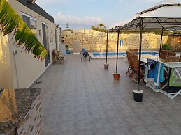 Rustic Villa With Pool, Sleeps 6 & Terrace