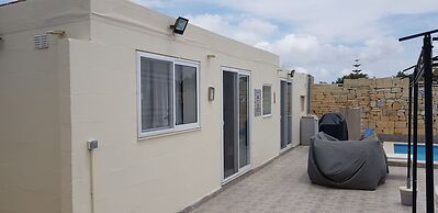 Rustic Villa With Pool, Sleeps 6 & Terrace